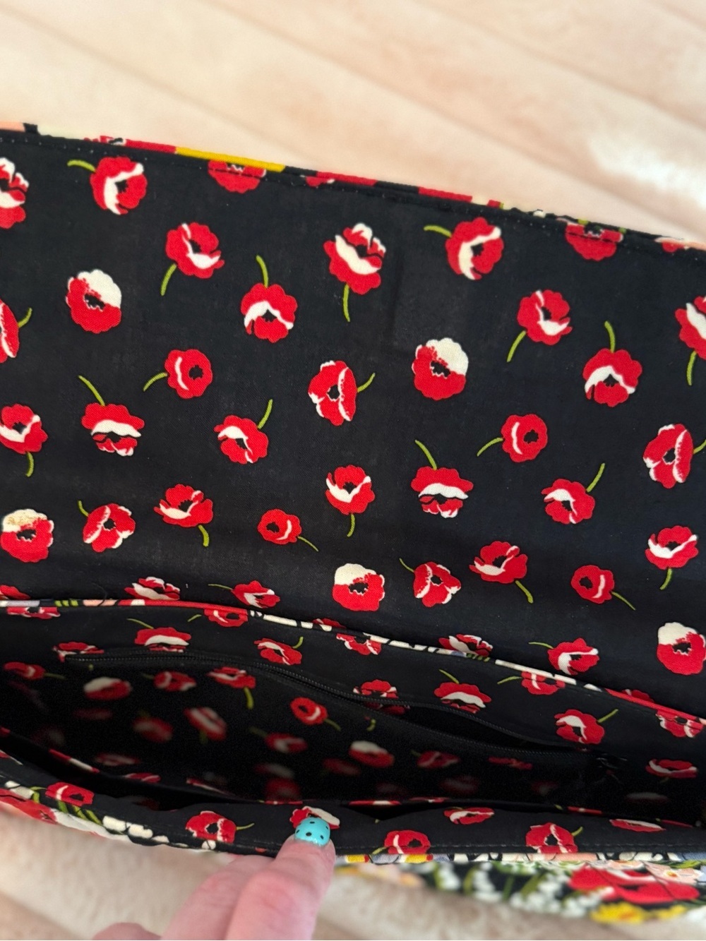 Vera Bradley Knot Just a Clutch Poppy Fields Bag - Picture 3 of 4